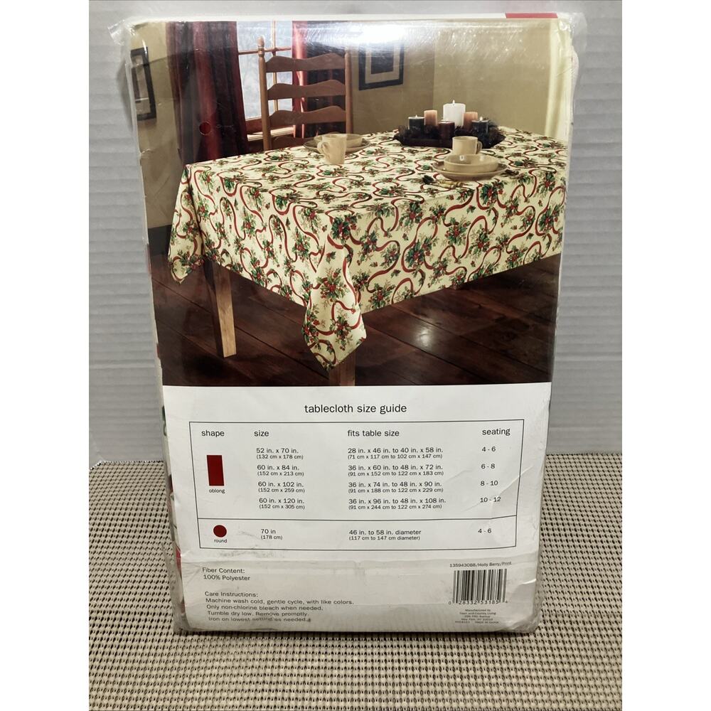Christmas Tablecloth Holly Berry Fabric Poly Oblong 60x84 Town & Country NEW - Picture 4 of 9